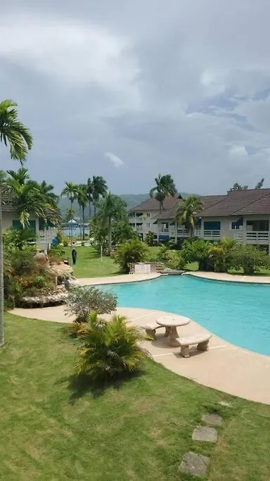 شقة مونتيغو باي  في Chalet Cassie جامايكا